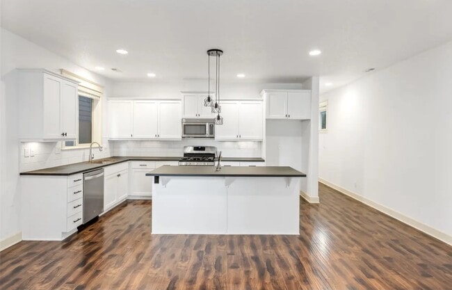 Foto del edificio - 8826 SW Spruce St