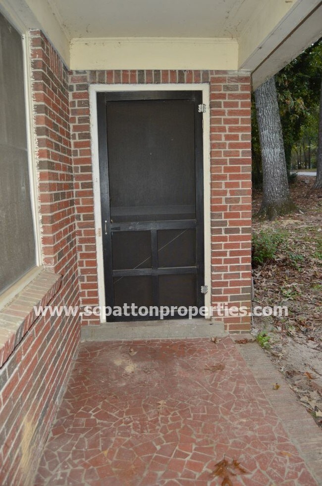Building Photo - Forest Acres Duplex