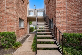 Building Photo - 10176 Oakberry St