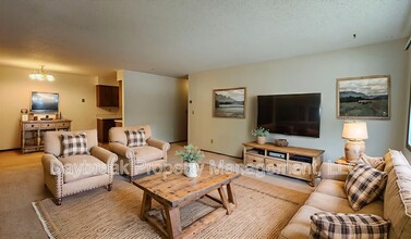 Building Photo - 3024-9 1/2 9 1/2 St N