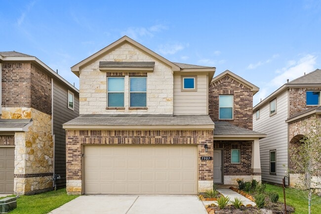 Building Photo - 7907 Fijian Cypress Dr
