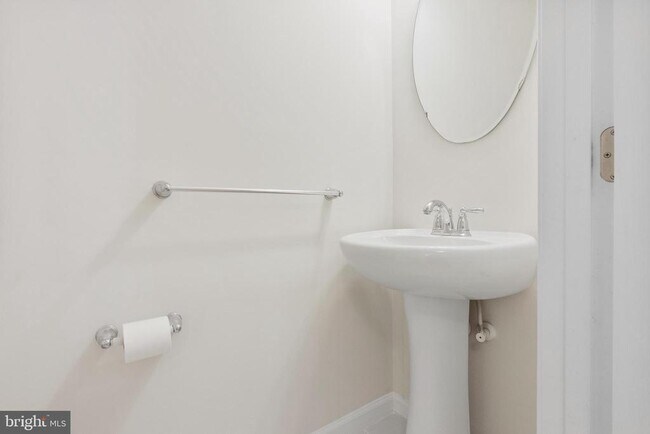 Building Photo - 407 Susan Cir