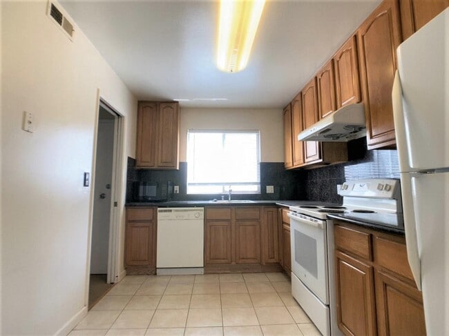 Building Photo - 170 Blake St