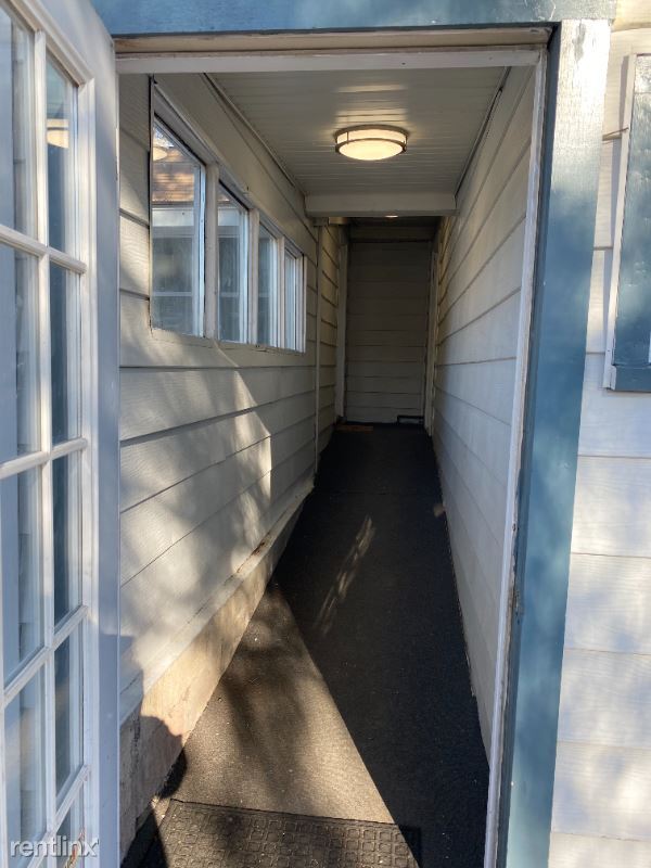Foto del edificio - 4 br, 1 bath House - 118 BARNUM ST