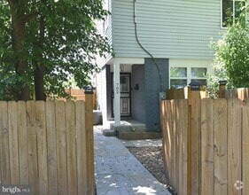 Building Photo - 702 56th Pl NE