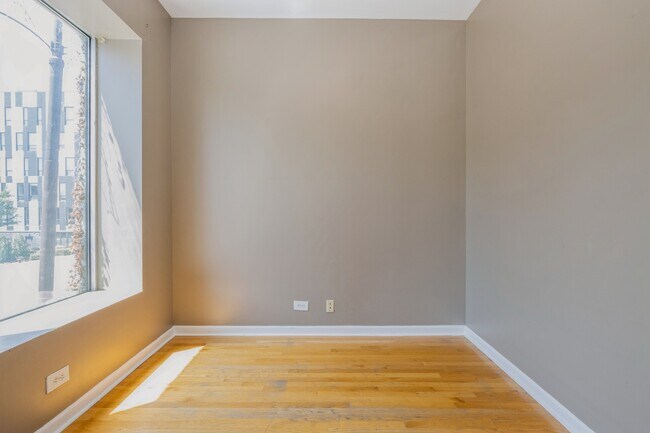 Foto del edificio - 2620 W North Ave