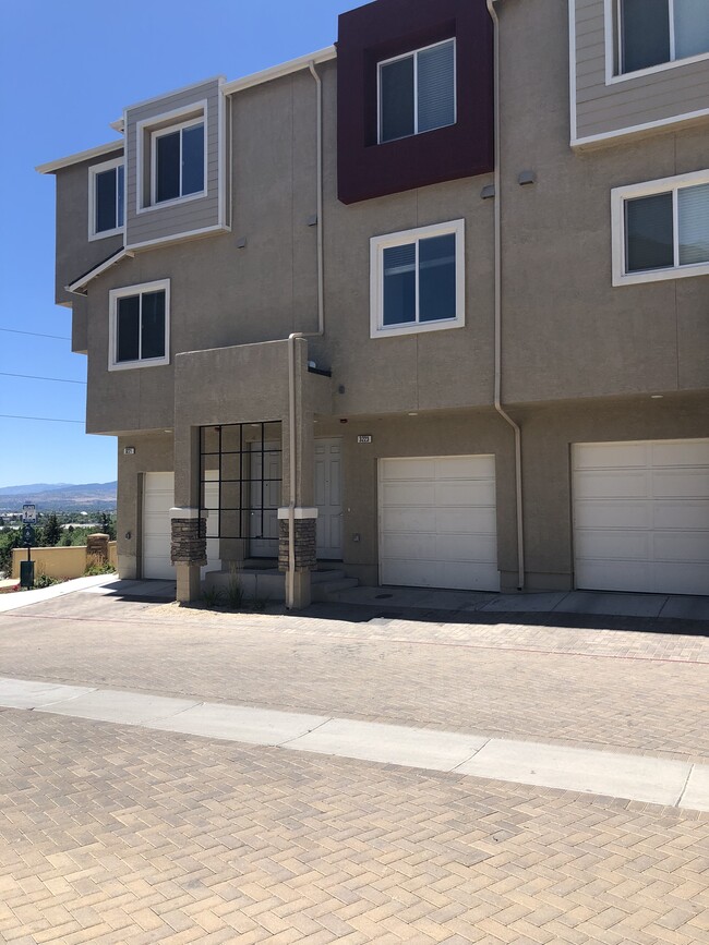 Building Photo - 3223 Sterling Ridge Cir