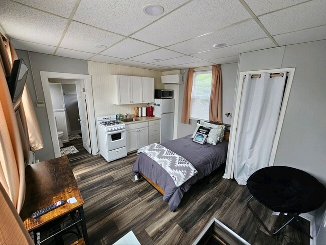 Building Photo - 2317 Broad St