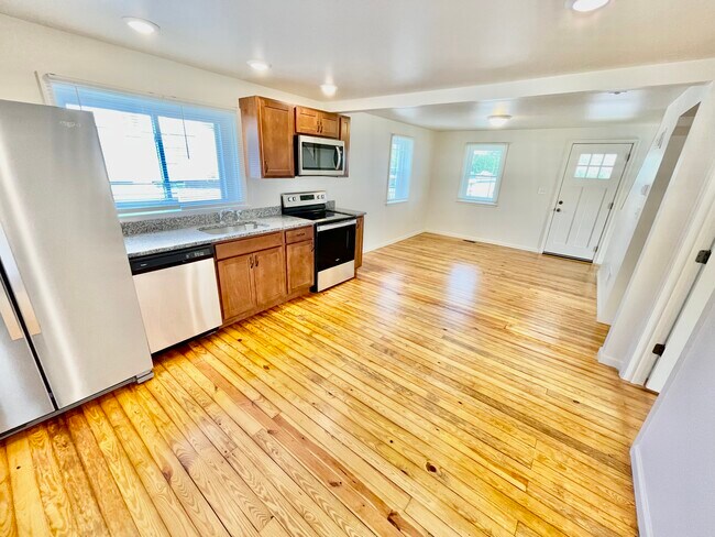 Kitchen - refrigerator with ice and water dispenser - 62 E Forrest Ave