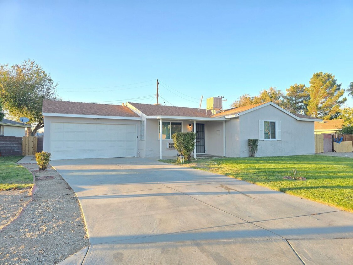 Primary Photo - House for rent in LANCASTER | 3 Bedrooms |...