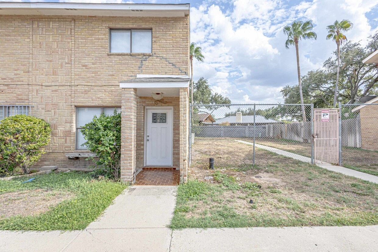 Primary Photo - 1001 Castle Heights Dr