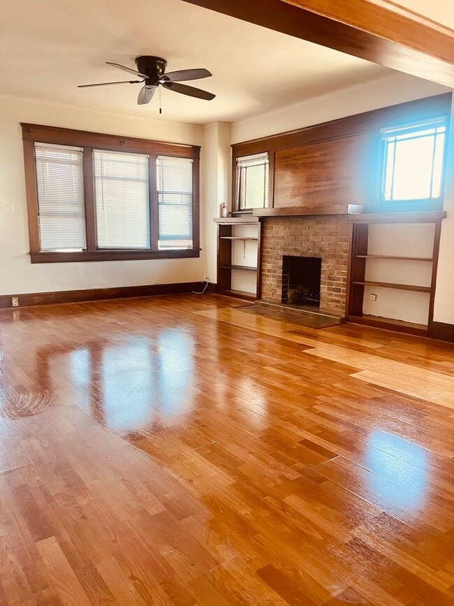 Building Photo - Charming 2 bd House