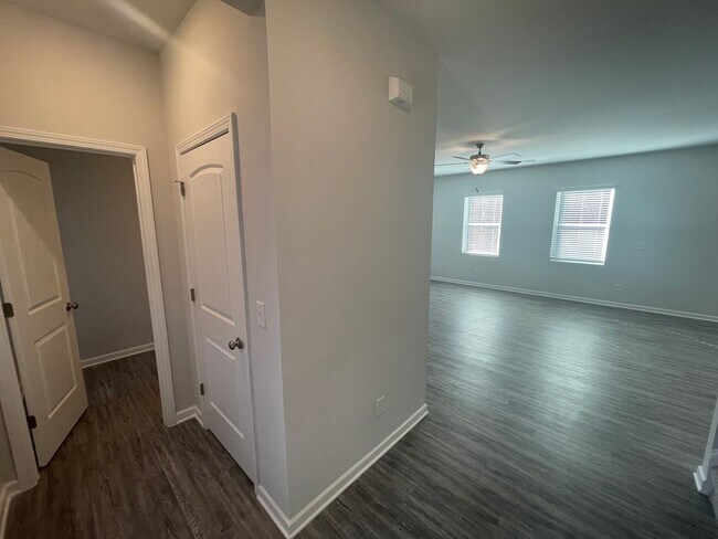 Building Photo - Brand New 4/2.5 House in West Rome- $2,395