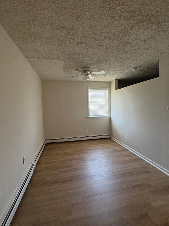 Building Photo - Riveredge Square Apartments