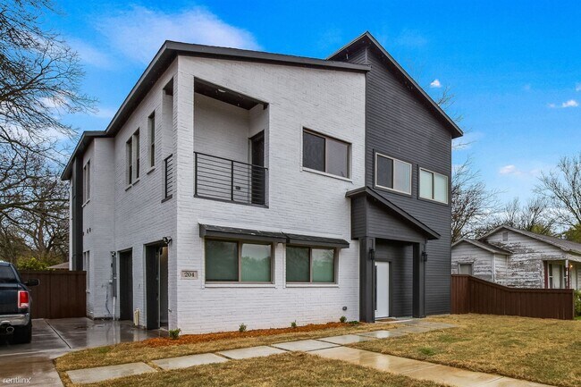 Building Photo - 4 br, 4 bath Duplex - 204 North Getzendane...