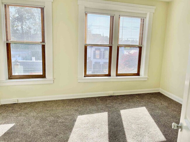 Building Photo - 307 Fairfield Ave