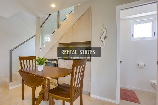 Foto del edificio - 3 bedroom in San Diego CA 92109