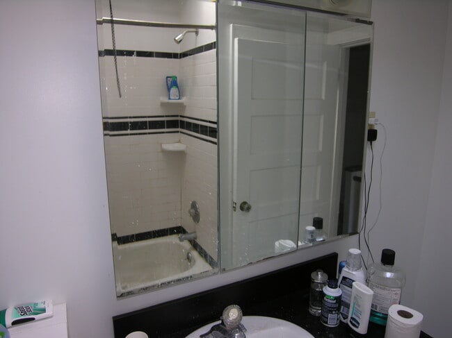 Building Photo - 577 Green Ln
