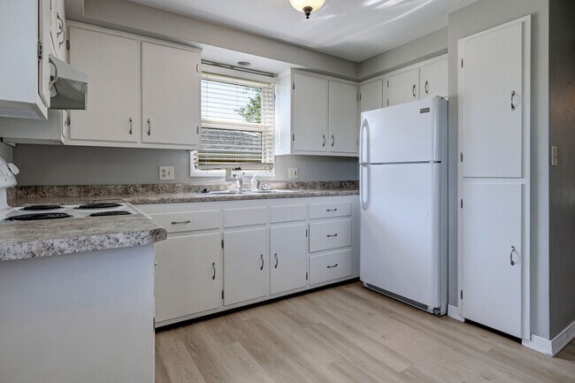 Foto del edificio - 1216 Meadow Ln