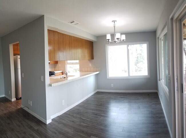 Foto del edificio - Spacious 3 bd/2ba 2 story Condo In San Marcos