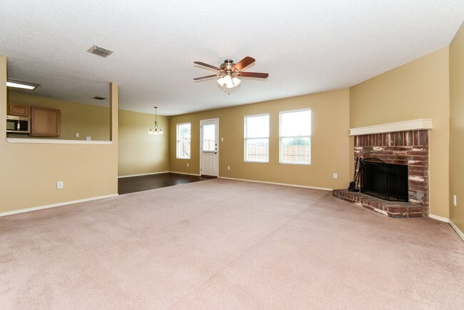 Building Photo - 2519 Eastwood Dr