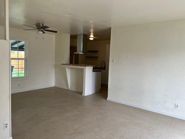 Building Photo - 2074 Springvale Dr
