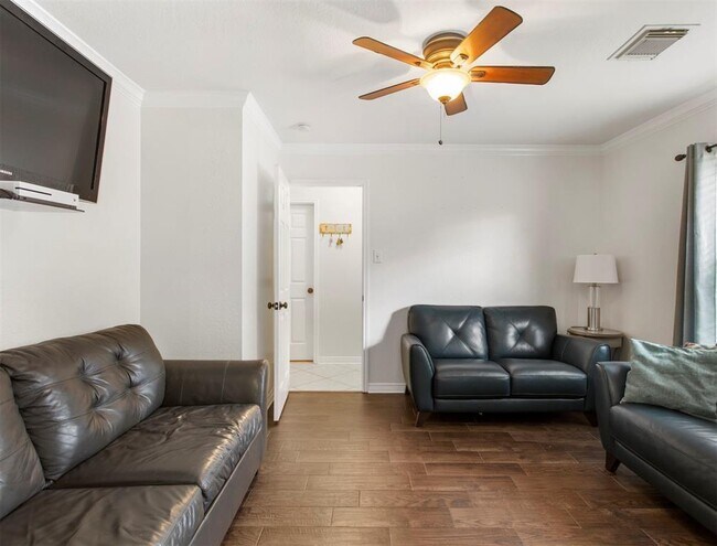 Foto del edificio - 7934 Fall Glen Dr