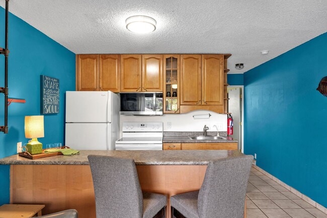Building Photo - Kihei Manor #202 – Furnished 1BR Condo Steps from The Cove!