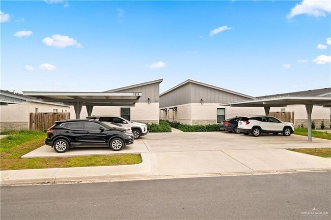 Building Photo - 1511 Playa Dr