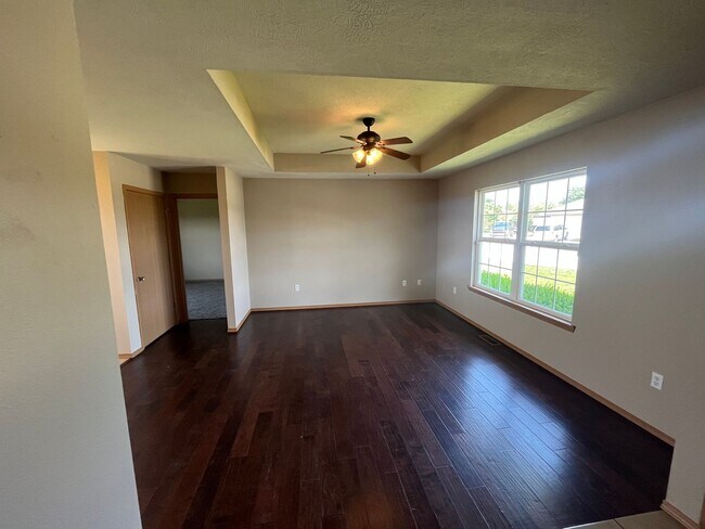 Building Photo - 3 bedroom 2 bath home in Clever, MO!