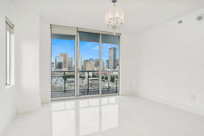Foto del edificio - 185 SW 7th St