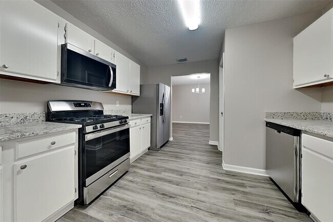 Building Photo - 8303 Holmwood Dr