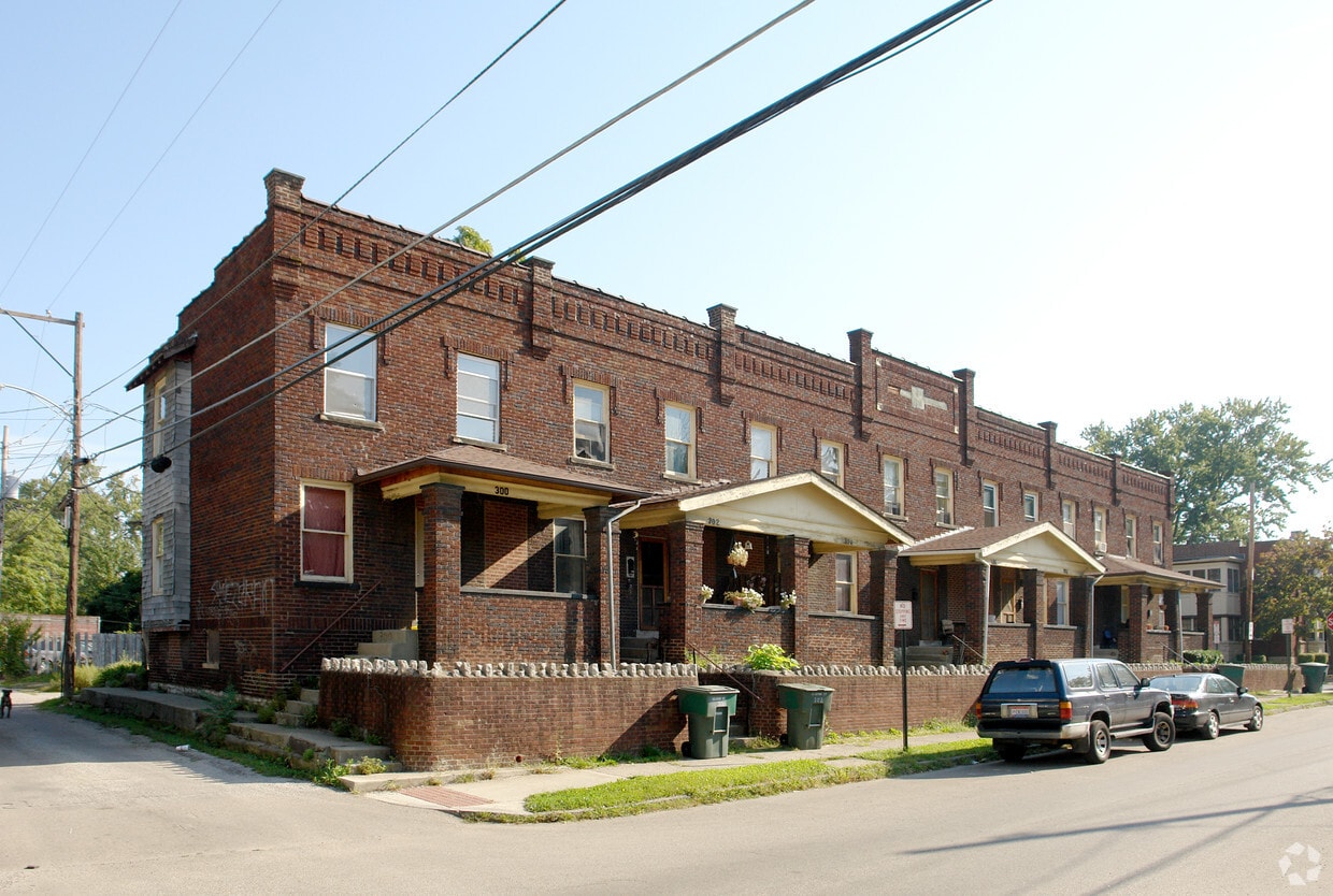 Building Photo - 300-312 Clinton St
