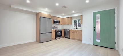 Building Photo - 1330 Tamarind Ave