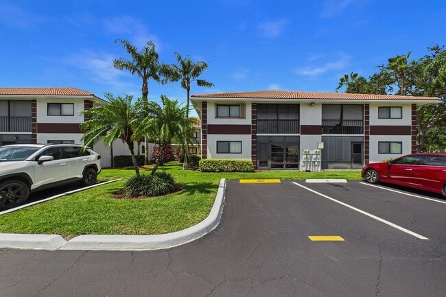 Building Photo - 15451 Pembridge Dr