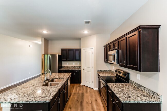 Foto del edificio - 235 Bowen Way