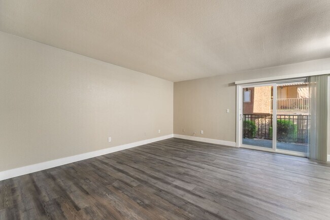 Foto del edificio - Modern Condo in Guard-Gated Community!