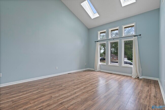 Foto del edificio - 6512 Willow Springs Blvd NW