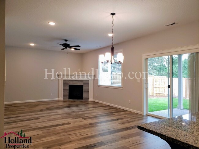 Building Photo - Spacious & Stylish 4-Bedroom Home with Mod...
