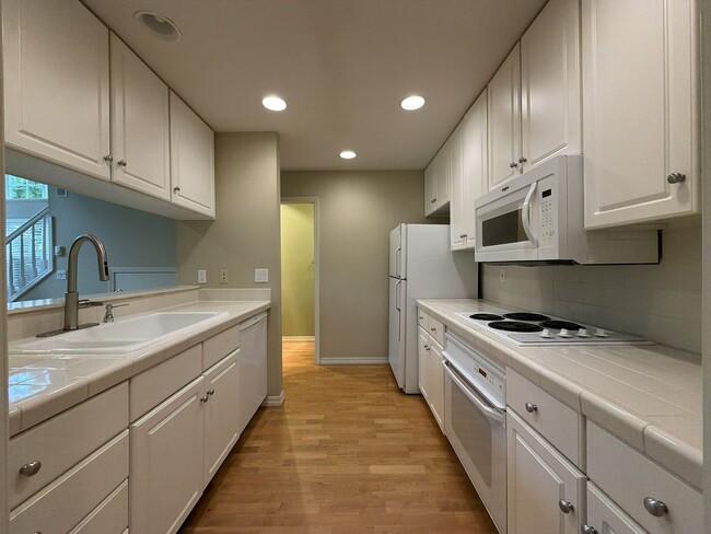 Building Photo - 9605 NW Miller Hill Dr