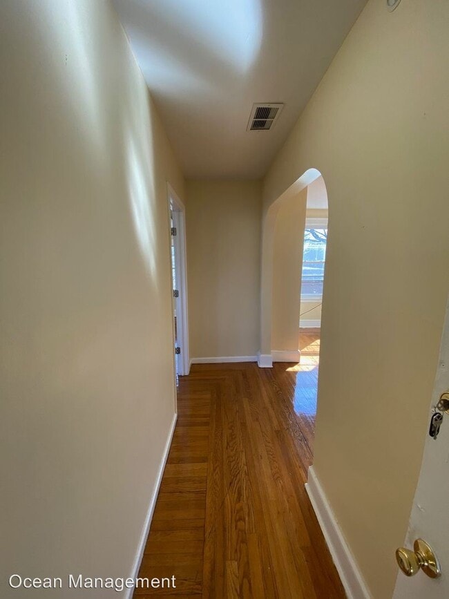 Building Photo - 2 br, 1 bath Apartment - 252 Sheffield Avenue