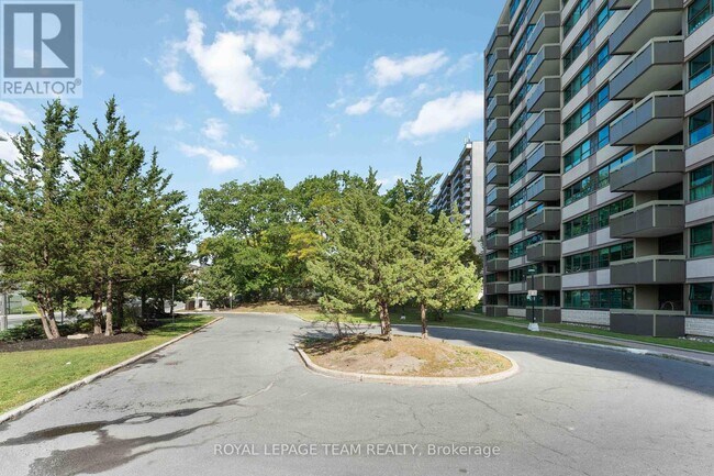 Building Photo - 555-555 Brittany Dr
