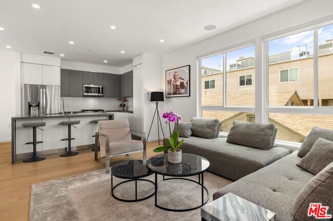 Foto del edificio - 1226 N Sycamore Ave