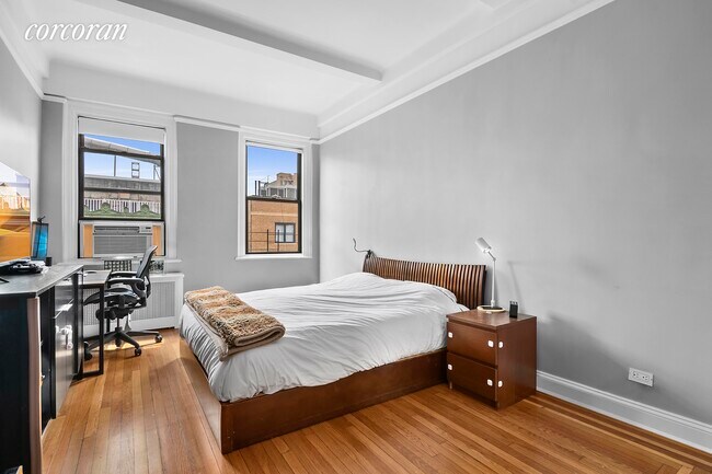 Building Photo - 235 W 76th St