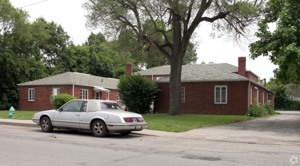 Primary Photo - 3725 N Sherman Dr