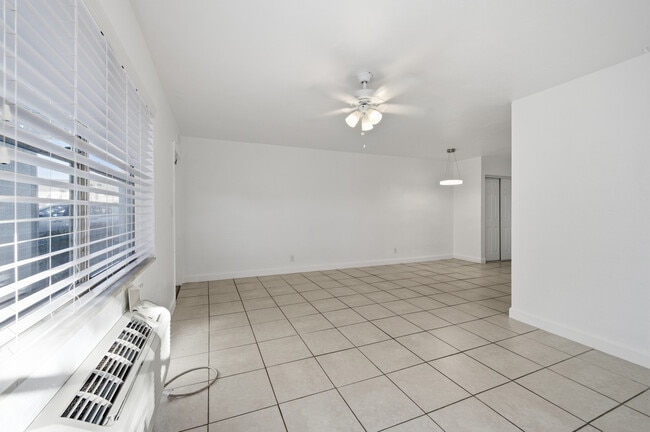 Living area - Edge Apartments