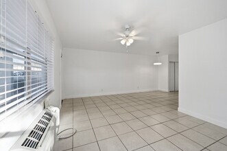 Living area - Edge Apartments