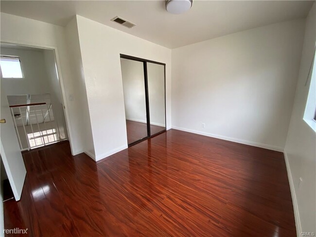 Building Photo - 3 br, 3 bath House - 423 W Marshall St Apt B
