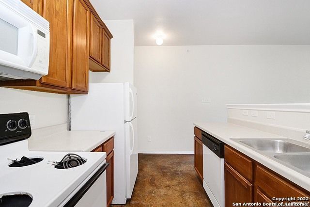 Building Photo - 10603 MATHOM Landing