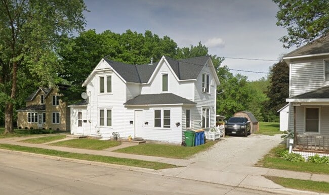 Building Photo - 919 N Elm Ave